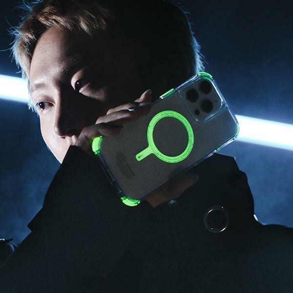 Actual product image Skinarma case Saido iPhone 16 Pro Max 6.9" Magnetic Charging green (niteglow) (Apple iPhone 16 Pro Max)