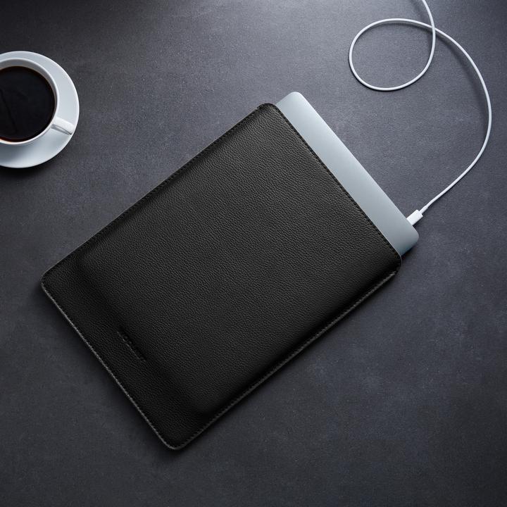 Immagine prodotto Woolnut Custodia in pelle -suojatasku 13" MacBook Pro & Air, musta (13", Apple)