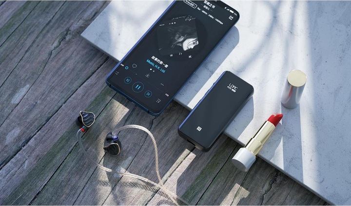 Actual product image FiiO BTR5 2021 USB-C and Lightning (USB-DAC, gain switch, Microphones, Bluetooth)