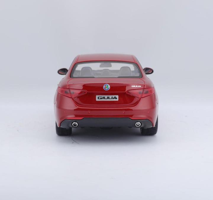 Actual product image Bburago Alfa Romeo Giulia 2016