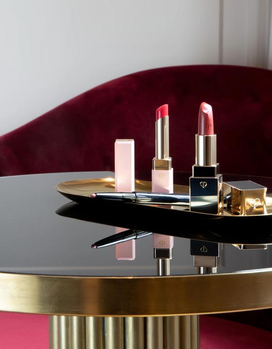 Actual product image Clé De Peau Lipstick No. 17 (17 - Confident in Coral)