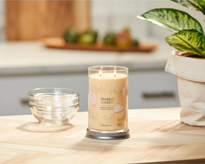 Produktbild Yankee Candle Duftkerze Vanilla Cupcake Signature Large Tumbler (567 g)