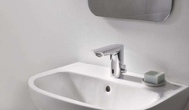 Actual product image Grohe Bau Cosmopolitan E infrared basin mixer with temperature control