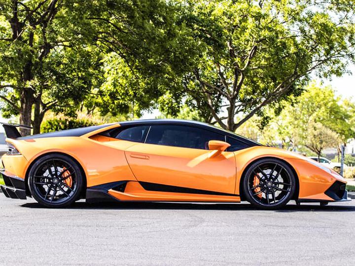 Produktbild Smartbox Adrenalinrausch rund um Luzern: 2-Stunden-Fahrt im Lamborghini oder Ferrari (1 Person)