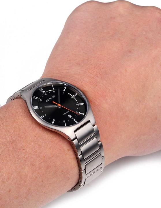 Produktbild Bering Titanium (Analoguhr, 39 mm)