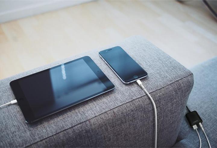 Productafbeelding LogiLink USB-adapterstekker met vaste kabel (12 W)