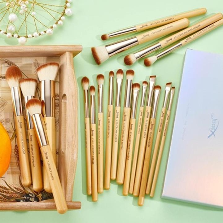 Immagine prodotto Jessup Brand 20pcs Beauty Bamboo Professional Makeup Brushes Set Foundation Powder Eye Shader T145 (Fondotinta)