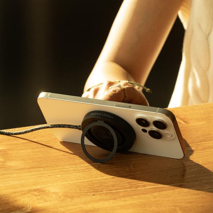 Actual product image Native Union Snapstand Qi2 Wireless Charger Black (15 W)
