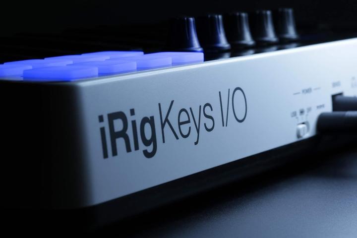 Actual product image IK Multimedia MIDI controller iRig Keys I/O (Keyboards)