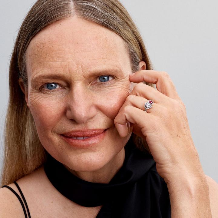 Produktbild Pandora Strahlenkranz Herzen Ring (48, 925 Silber)