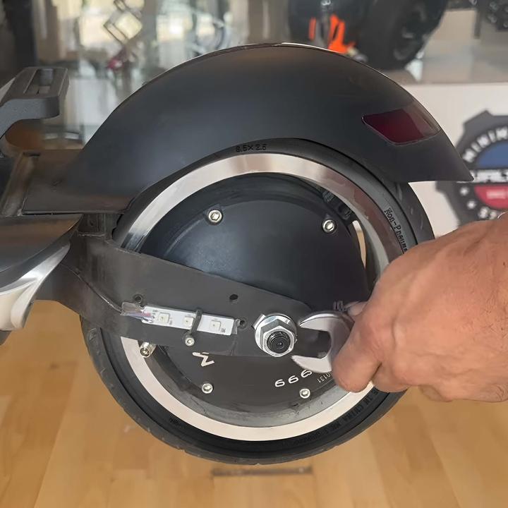 Actual product image Avizar Solid rubber tyres