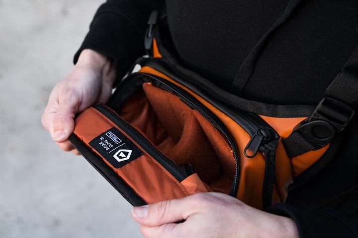 Actual product image Wandrd ROGUE Sling, Sedona Orange, 3 Liter (Camera shoulder bag, 3 l)