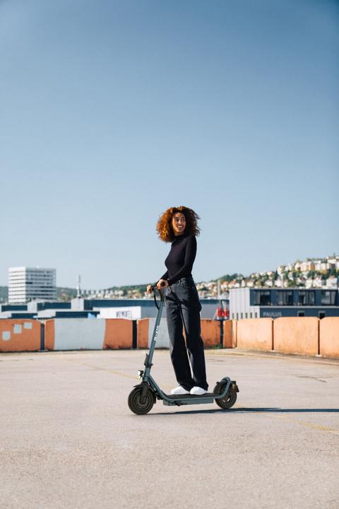 Produktbild Micro E-Scooter X5 Midnight (20 km/h, 30 km, 300 W)