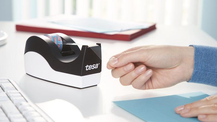 Produktbild tesa EASY CUT ORCA Tischabroller, sauberer Schnitt, inkl. 8 Rollen tesafilm