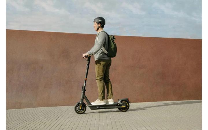 Actual product image Segway-Ninebot MAX G2 D (20 km/h, 70 km, 450 W)