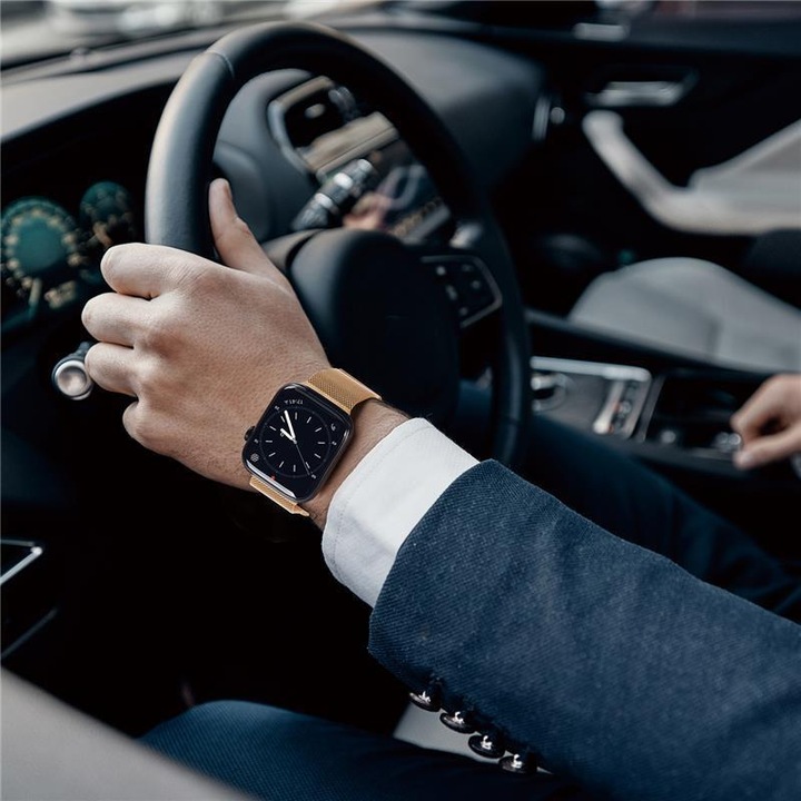 Actual product image Dux Ducis Milanese Pro Bracelet Apple Watch 42/44/45/49MM - Gold (42 mm, 45 mm, 49 mm, 44 mm, Stainless steel, Apple Watch SE (2022/2023), Apple Watch SE, Apple Watch Series 6, Apple Watch Series 9, Apple Watch Series 4, Apple Watch Series 8, Apple Watch Series 3, Apple Watch Ultra 2, Apple Watch Series 5, Apple Watch Ultra, Apple Watch Series 7)