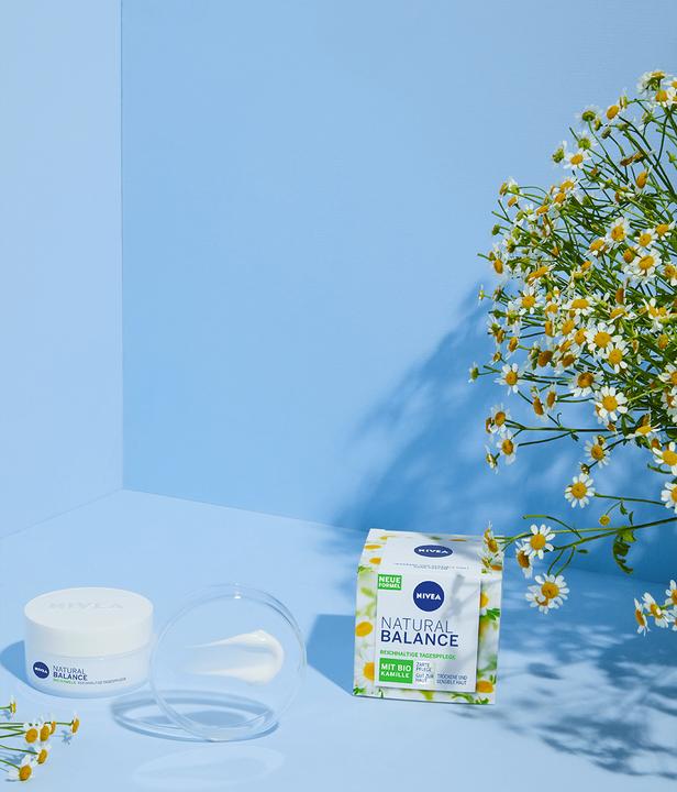 Immagine prodotto NIVEA Crema idratante con camomilla biologica, olio di jojoba e mandorla, per pelli da giorno, secche e