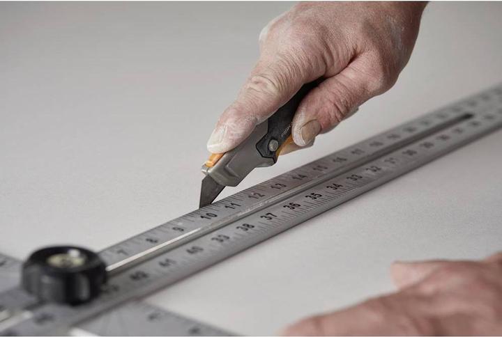 Actual product image Fiskars Utility knife with fixed blade, length 18.2 cm, Stainless steel/plastic, Black (Cutters)