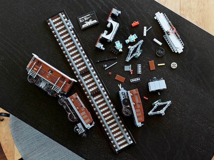 Image du produit LEGO La locomotive crocodile (10277, LEGO Icons)
