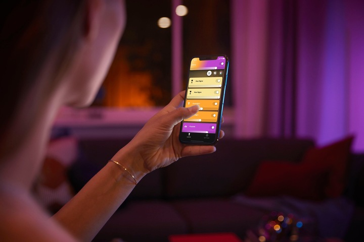 Actual product image Philips Hue White & Color Ambiance BT (E27, 9 W, 1100 lm, 1 x, F)