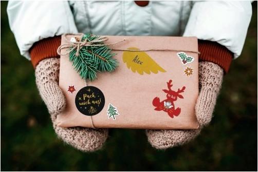 Actual product image Avery Christmas stickers