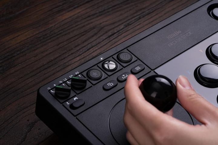 Immagine prodotto 8bitdo Arcade Stick per Xbox (nero, per Xbox, PC) (PC, Xbox One S, Xbox One X, Xbox Series S, Xbox Series X)