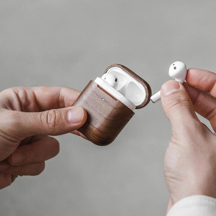 Produktbild Woodcessories AirCase Schutzhülle für Apple AirPods 1. und 2. Generation braun (Kopfhörer Hülle)