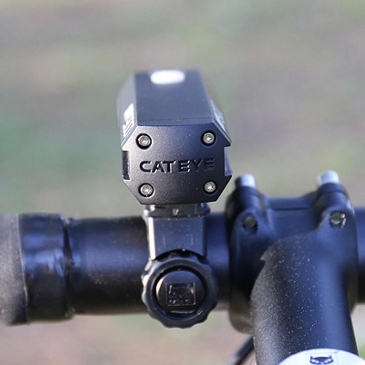 Actual product image CatEye Ampp900 & Viz300 (900 lm)