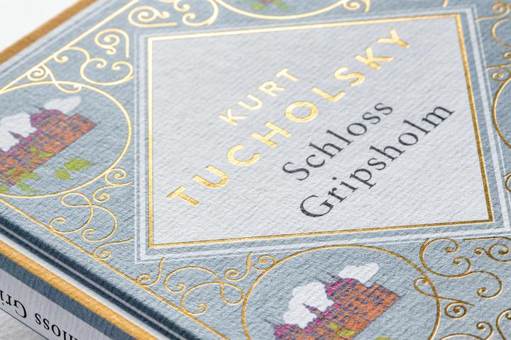 Produktbild Kurt Tucholsky, Schloss Gripsholm. Eine Sommergeschichte. Schmuckausgabe mit Goldprägung (Deutsch, Kurt Tucholsky, 2024)