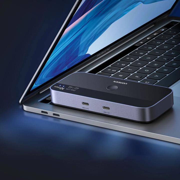 Actual product image Ugreen Switch Przełącznik switch USB-C USB-A 10Gb/s - szary
