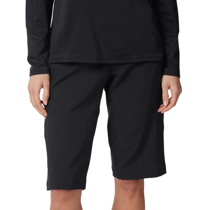Actual product image Fox Short 24 W Defend Blk (XL)