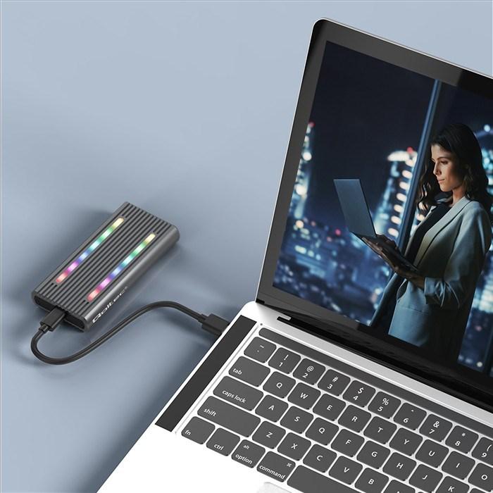Produktbild Qoltec Obudowa | kieszeń na dysk M.2 SSD SATA | NVME | RGB LED | USB-C (M.2 2230, M.2 2242, M.2 2280, M.2 2260)