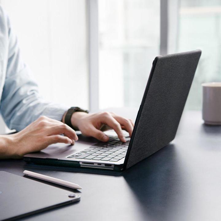 Produktbild Spigen Urban Fit (14", Apple)