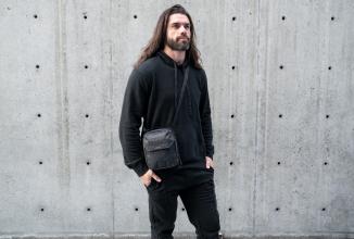 Actual product image Wandrd X1 Cross Body Bag Large Zwart (1.60 l)