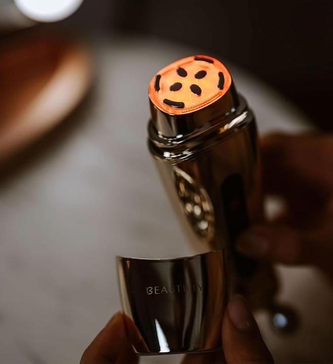 Actual product image Beautifly Aura Lifting Massager with 1.5 MHz Radiofrequency, Red Photon Light, and DMA Technology