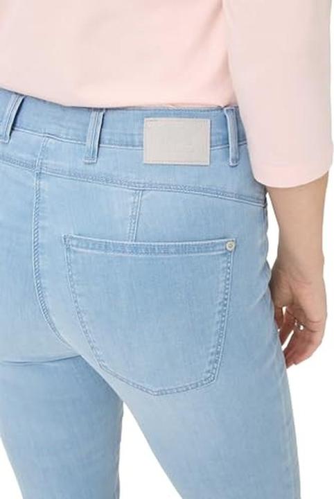 Actual product image Raphaela 5-Pocket Light Denim in 6/8 Length (W31/L30)
