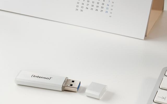 Actual product image Intenso 3521473 USB flash drive 16 GB USB type-A 2.0 silver (16 GB, USB-A)