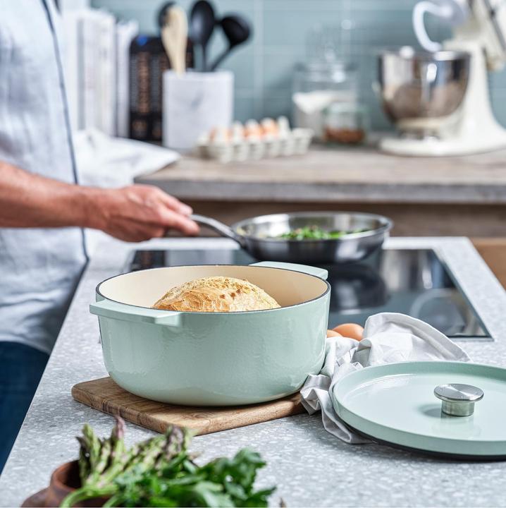 Actual product image KitchenAid braadpan enamel 26cm - pistache groen - limited edition (26 cm, Casserole + Stewpot, Cast iron)