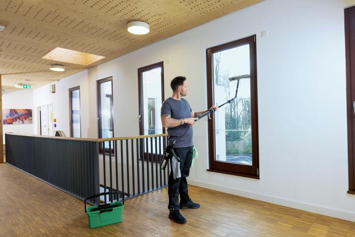 Produktbild Unger Carbon Teleskopstange Ninja (5,50 m, 4-teilig, kompakt, Fensterreinigung) (1 Stk.)
