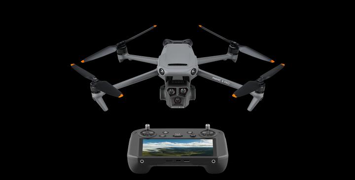 Produktbild DJI Mavic 3 Pro Fly More Combo inkl. RC Pro (43 min, 958 g, 20 Mpx)