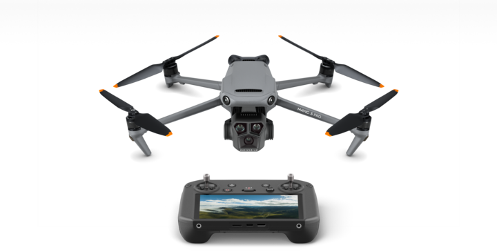 Image du produit DJI Mavic 3 Pro Fly More Combo incl. RC Pro (43 min, 958 g, 20 Mpx)
