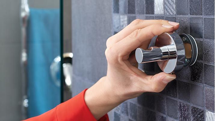 Actual product image tesa Powerbutton