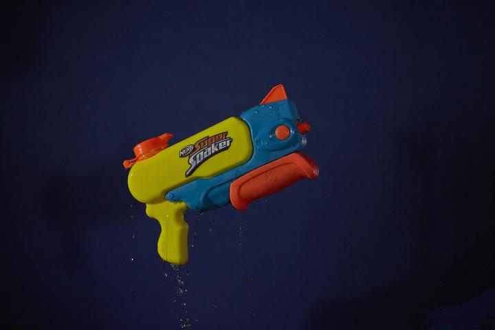 Image du produit Nerf Super Soaker Wave Spray Blaster à eau (Réservoir intégré)