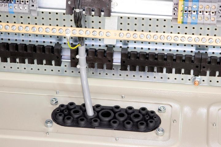 Actual product image Schneider Electric Spacial SF cable entry plate, 7 NSYAECPFLT7