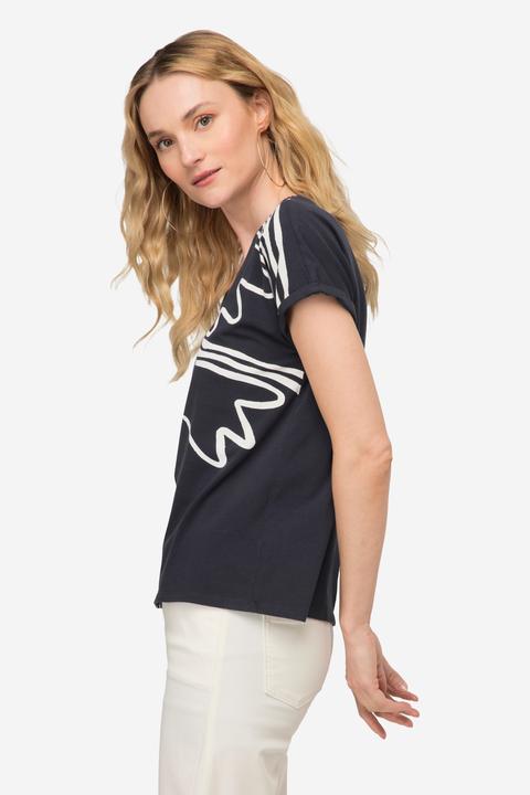 Actual product image Laurasøn Oversized dove pattern V-neck T-shirt (M)