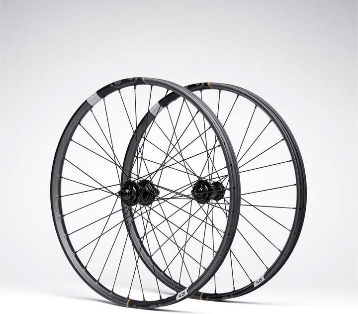 Produktbild Crankbrothers Synthesis Carbon Enduro 11 BOOST I9 Hydra Tubeless Ready Laufradsatz, 27.5", 110x15mm/ (Laufradsatz, 27.5")