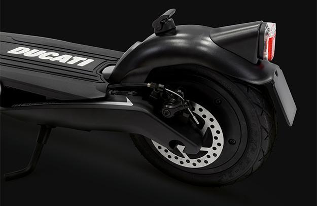Immagine prodotto Ducati E-Scooter Pro-III (25 km/h, 50 km, 350 W)