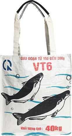 Image du produit Bekos Upcycling - Grand sac de shopping en sacs de nourriture pour poissons recyclés blanc