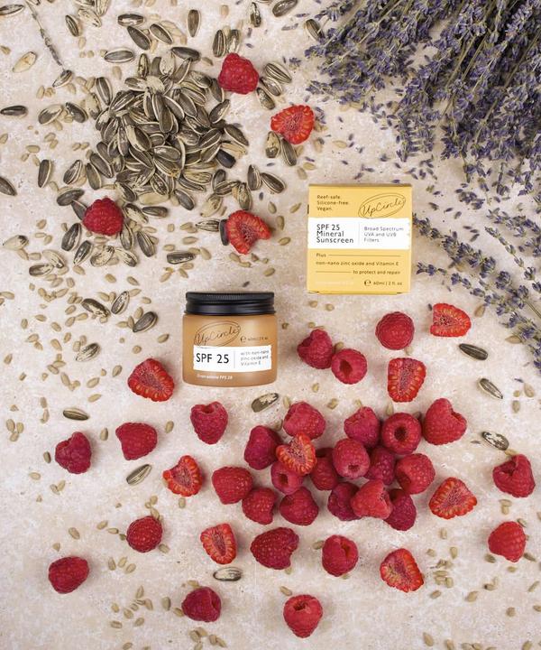 Actual product image UpCircle SPF 25 with Raspberry Seed Oil (Suntan cream, SPF 25, 60 ml, 60 g)