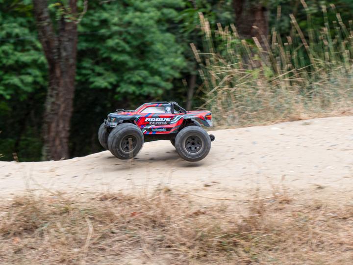 Immagine prodotto Hobbytech Monster Truck Rogue Terra Brushless Rosso, RTR, 1:10 (RTR pronto all'uso)
